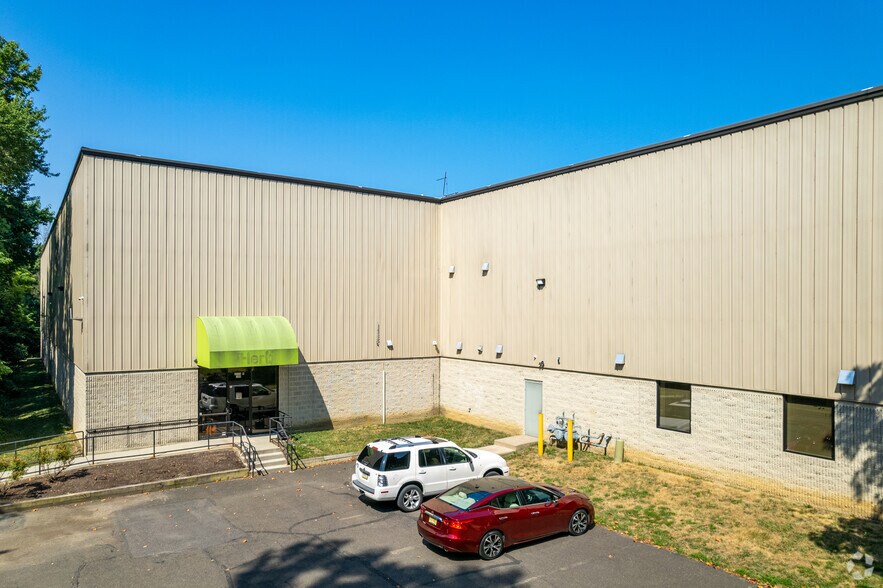 More Photos Of 2530 Pearl Buck Rd, Bristol Warehouse For Lease
