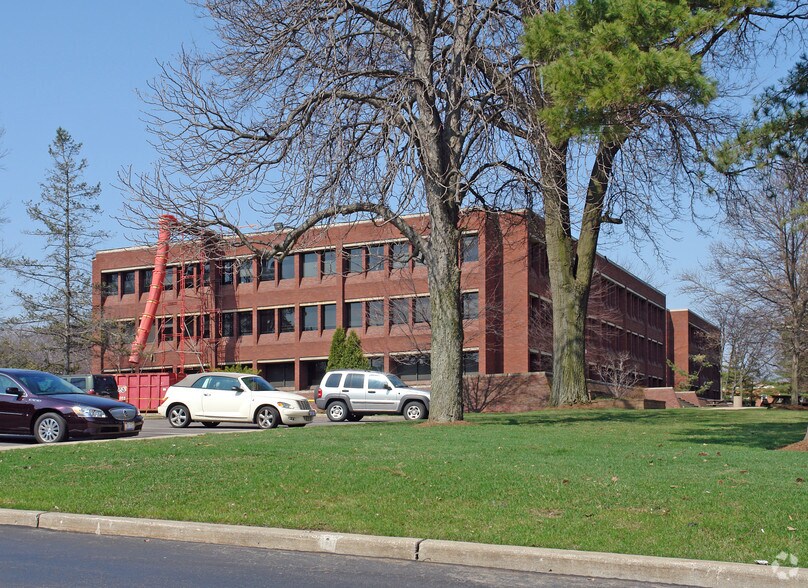 More Photos Of 3250 W Market St, Fairlawn Office For Lease