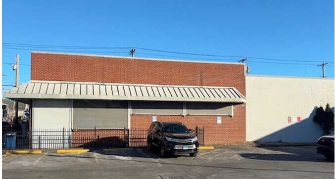 Primary Photo Of 1060 E Main St, Bridgeport Drugstore For Lease