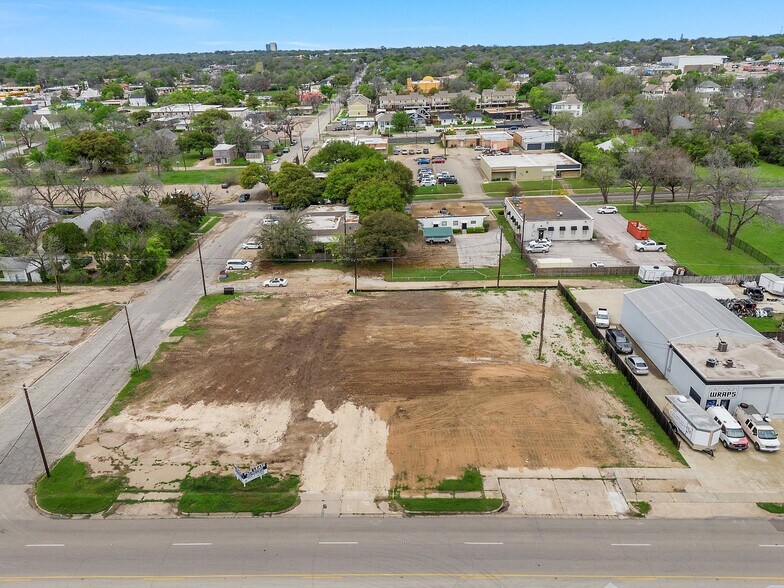 More Photos Of 2215 Franklin Ave, Waco Land For Lease