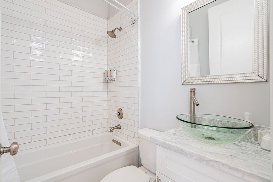 More Photos Of 1201 Baronne St, New Orleans Hotel For Sale