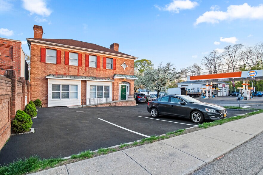 More Photos Of 191 Forest Ave, Locust Valley Storefront Retail Office For Sale