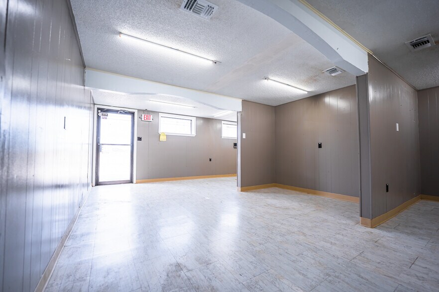 More Photos Of 7050 US Highway 87, San Antonio General Retail For Sale