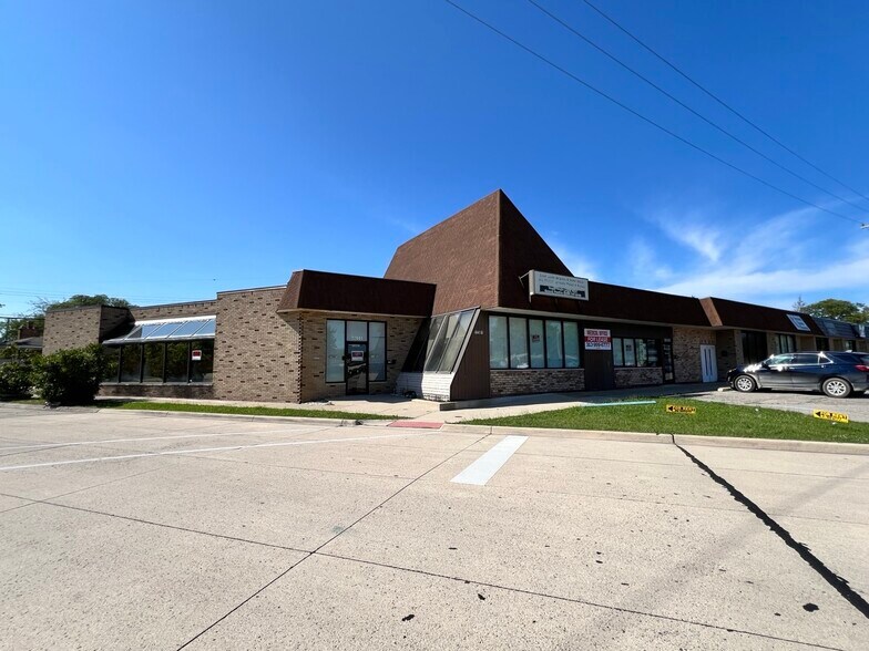More Photos Of 22001-22027 Kelly Rd, Eastpointe Office For Lease