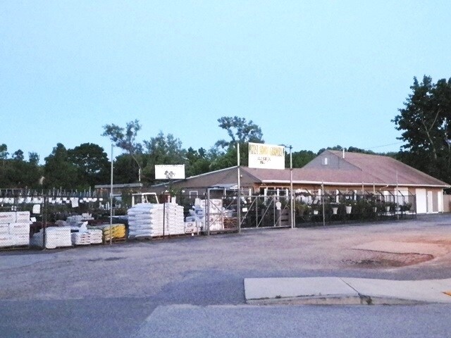 More Photos Of 1084 W Shore Rd, Warwick Garden Center For Lease