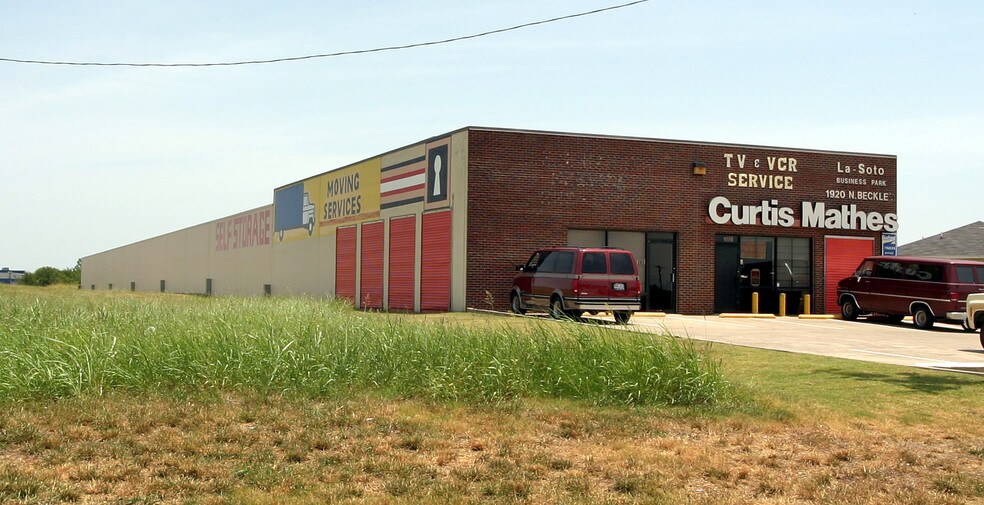 Primary Photo Of 1920 N Interstate 35 E, Lancaster Self Storage For Lease