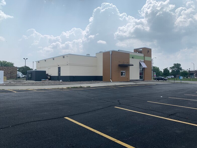 More Photos Of 7320 W Good Hope Rd, Milwaukee Fast Food For Lease