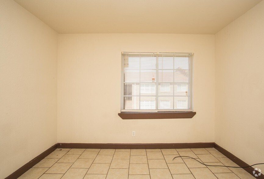 More Photos Of 1024 Day Street Rd, Montgomery Apartments For Sale