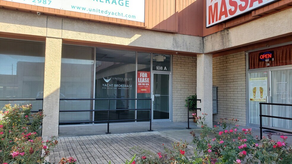 More Photos Of 2115 61st St, Galveston Storefront Retail Office For Lease