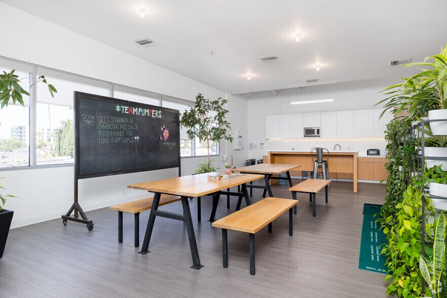 More Photos Of 3733 Motor Ave, Los Angeles Office For Lease