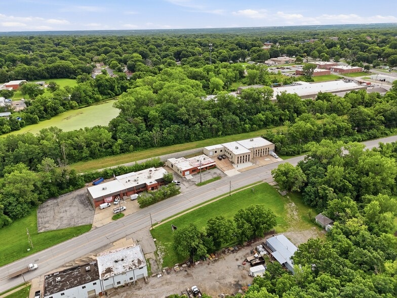 More Photos Of 5629 Raytown Rd, Raytown Industrial For Sale
