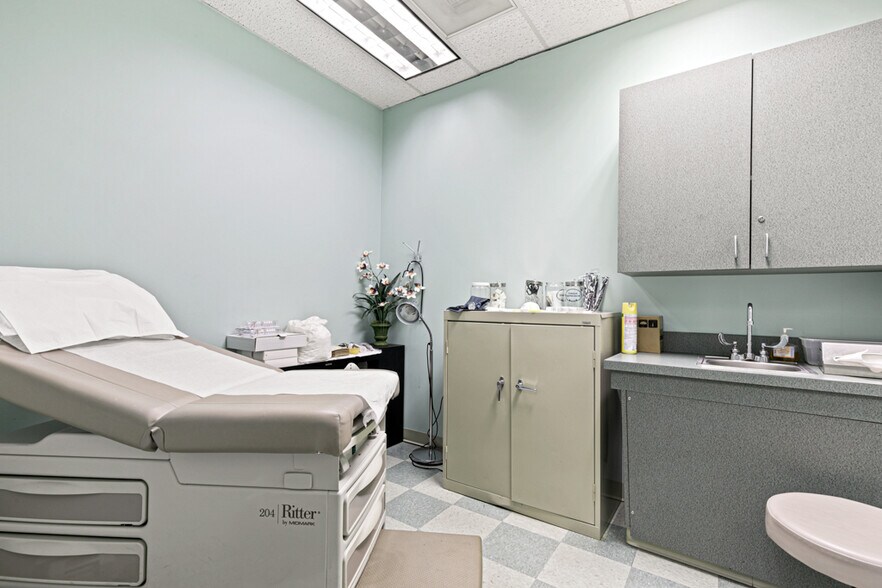 More Photos Of 601 S Sanden Blvd, Wylie Medical For Lease