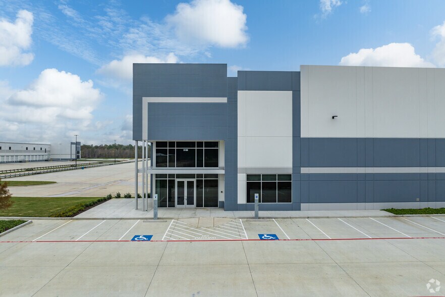 More Photos Of 9100 FM 1405, Baytown Distribution For Sale