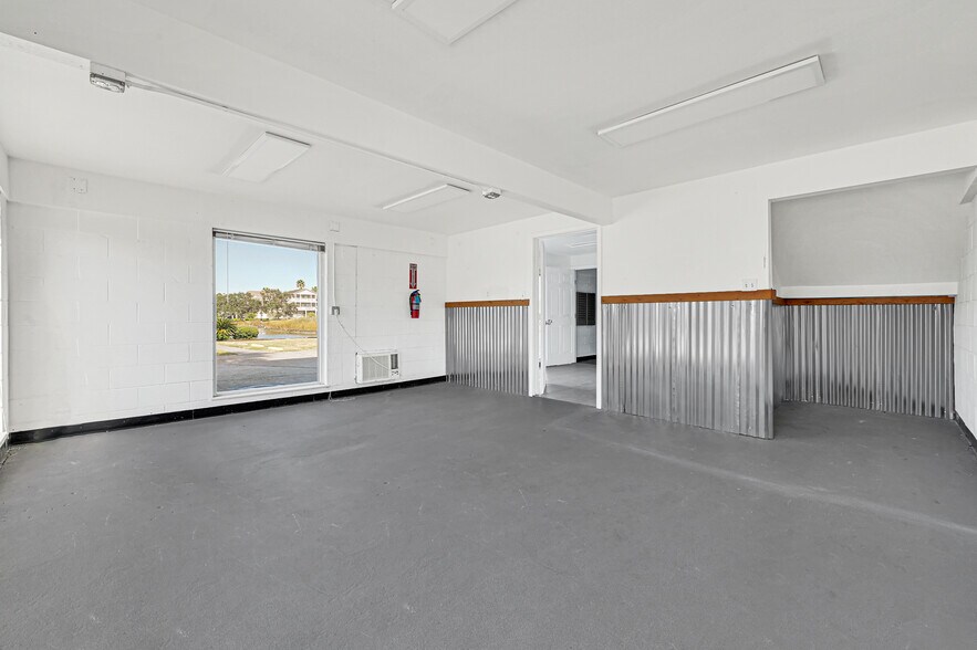More Photos Of 815 Clear Lake Rd, Clear Lake Shores Storefront Retail Office For Sale