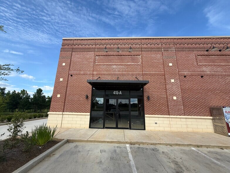 More Photos Of 415 Griffin St, Brandon Service Station For Lease