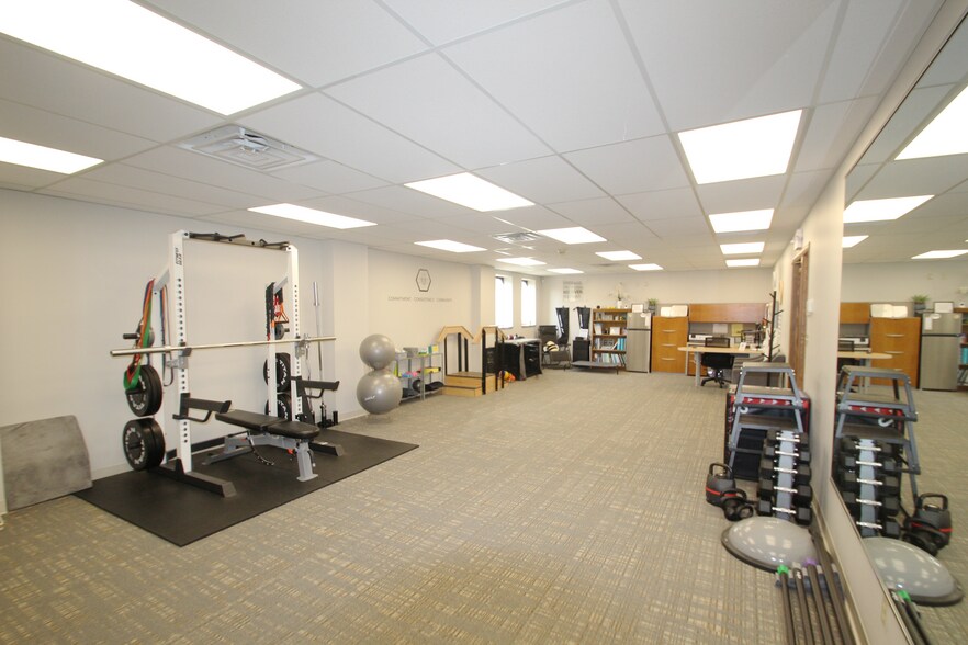 More Photos Of 119 N Court St, Medina Office Residential For Lease