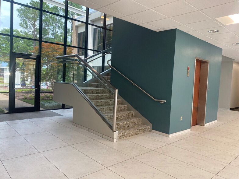 More Photos Of 8001 Franklin Farms Dr, Richmond Unknown For Lease