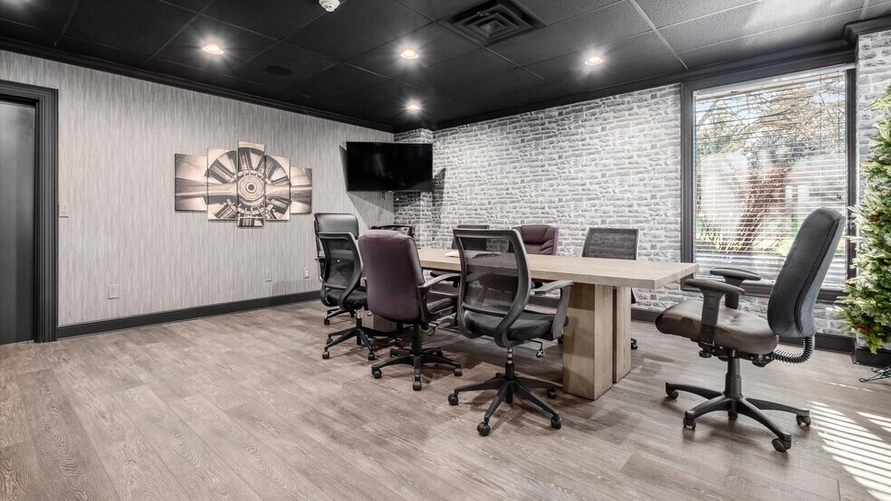 More Photos Of 300 Heath Rd, Heath Airplane Hangar For Sale