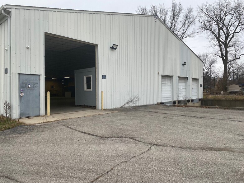 More Photos Of 4193 N Englewood Dr, Indianapolis Warehouse For Sale