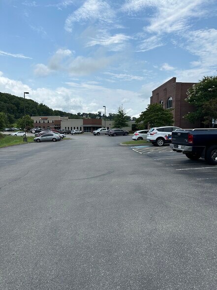 More Photos Of 2575 Willow Point Way, Knoxville Office For Sale