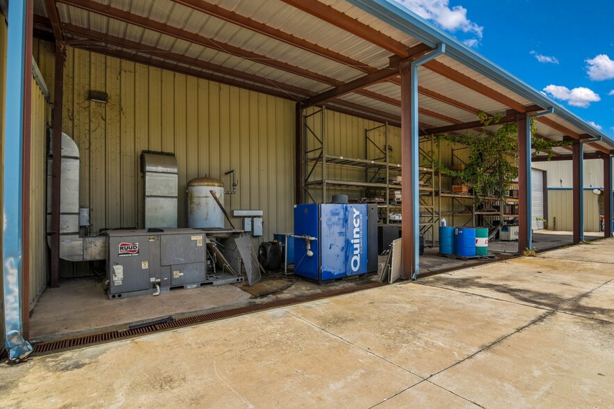 More Photos Of 2413 Roy Rd, Pearland Manufacturing For Sale