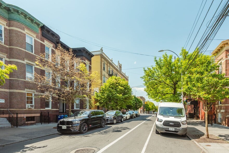 More Photos Of 3093 43rd St, Astoria Apartments For Sale