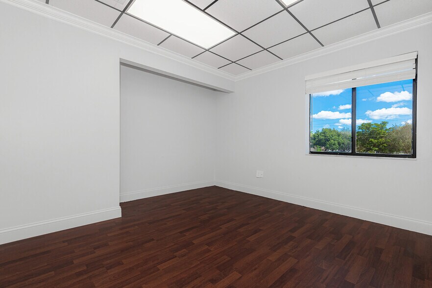 More Photos Of 3650 Coral Ridge Dr, Coral Springs Light Manufacturing For Sale