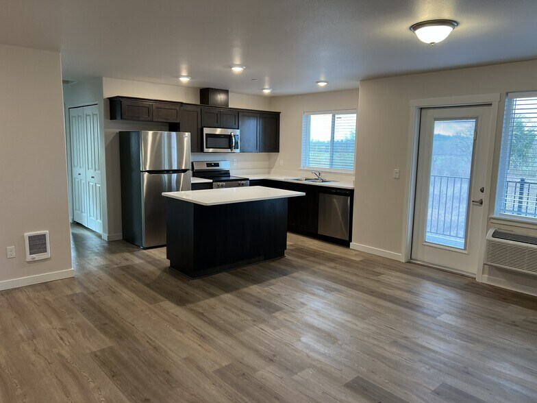 More Photos Of 972 N 2nd St, Jefferson Multifamily For Sale