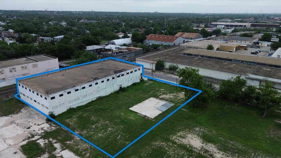 More Photos Of 522 Delaware St, San Antonio Warehouse For Sale