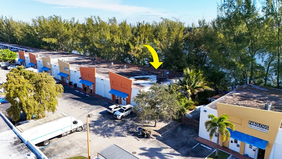 More Photos Of 401-425 NW 10th Ter, Hallandale Beach Flex For Sale