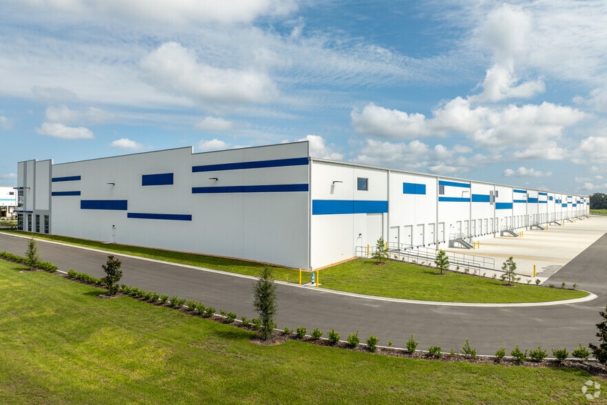 More Photos Of 1511 Zoo Pky, Jacksonville Distribution For Lease