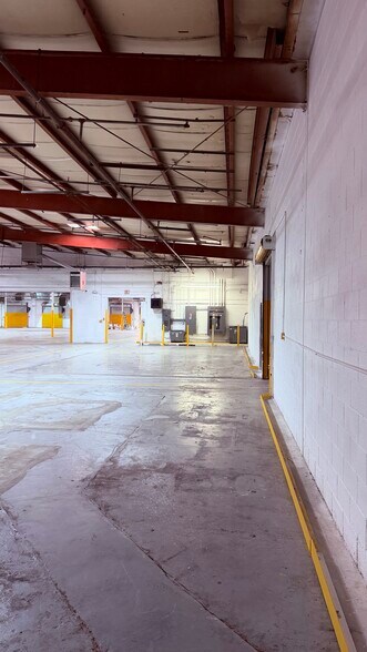 More Photos Of 3517 Frutas Ave, El Paso Manufacturing For Lease