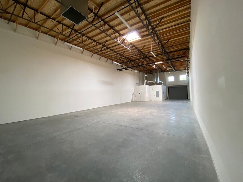 More Photos Of 751-827 E Edna Pl, Covina Warehouse For Lease