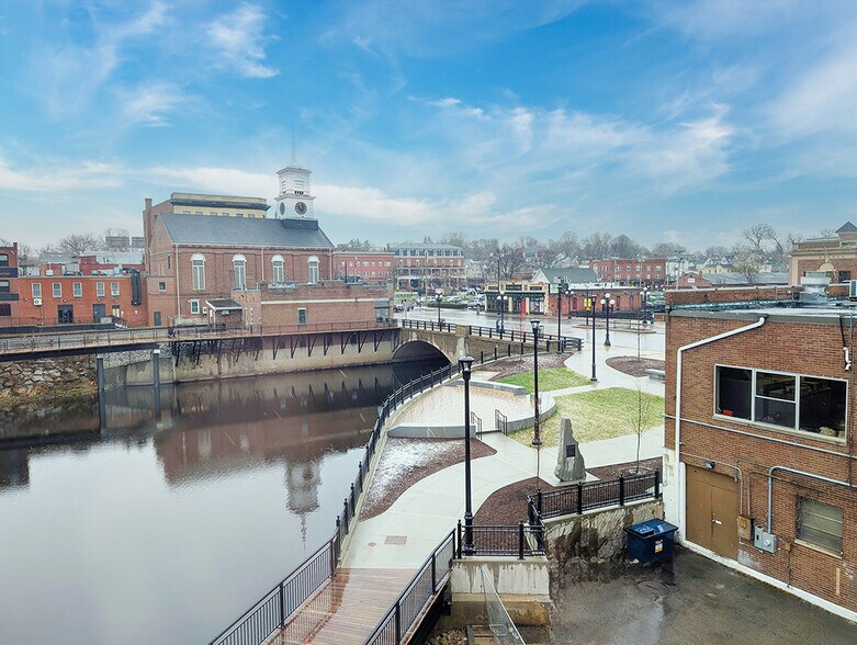 More Photos Of 4 Water St, Nashua Office For Lease