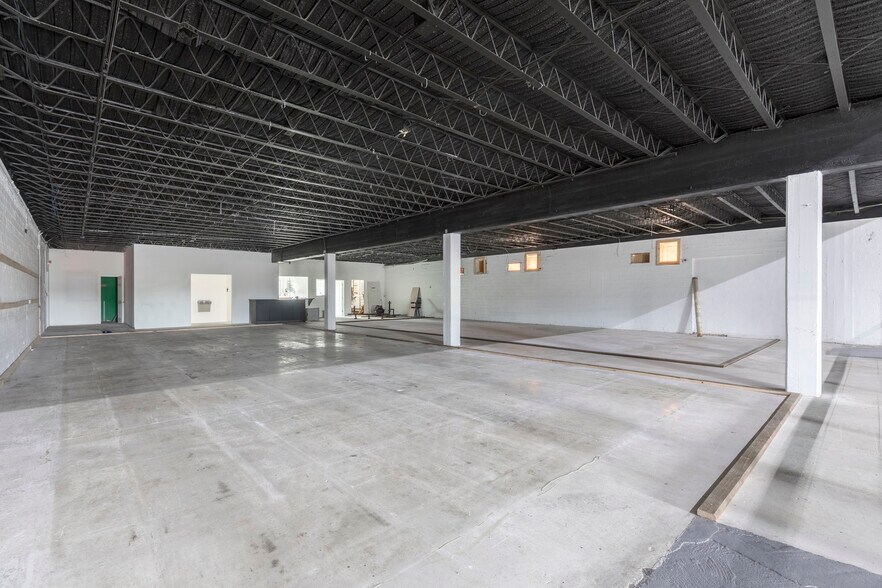 More Photos Of 218 Industrial Street, Edcouch Warehouse For Sale