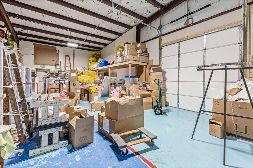 More Photos Of 650 Walton Dr, Farmington Storefront Retail Office For Sale