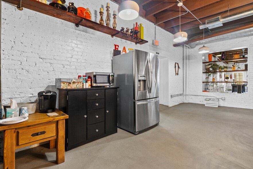 More Photos Of 123 S Railroad Ave, Dunn General Retail For Sale