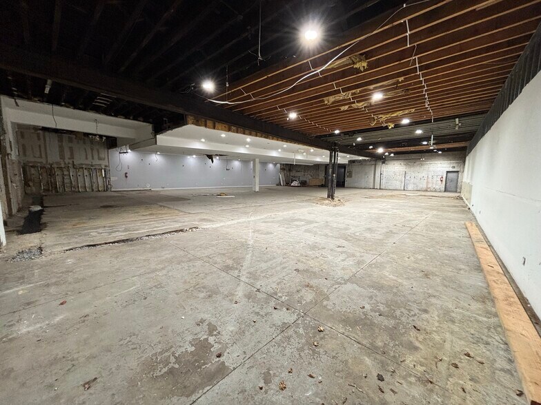 More Photos Of 2179 Clarendon Rd, Brooklyn Light Distribution For Sale