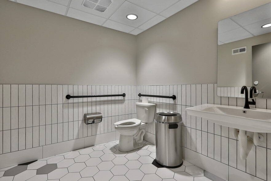 More Photos Of 6-8 E Court Sq, Newnan Medical For Lease