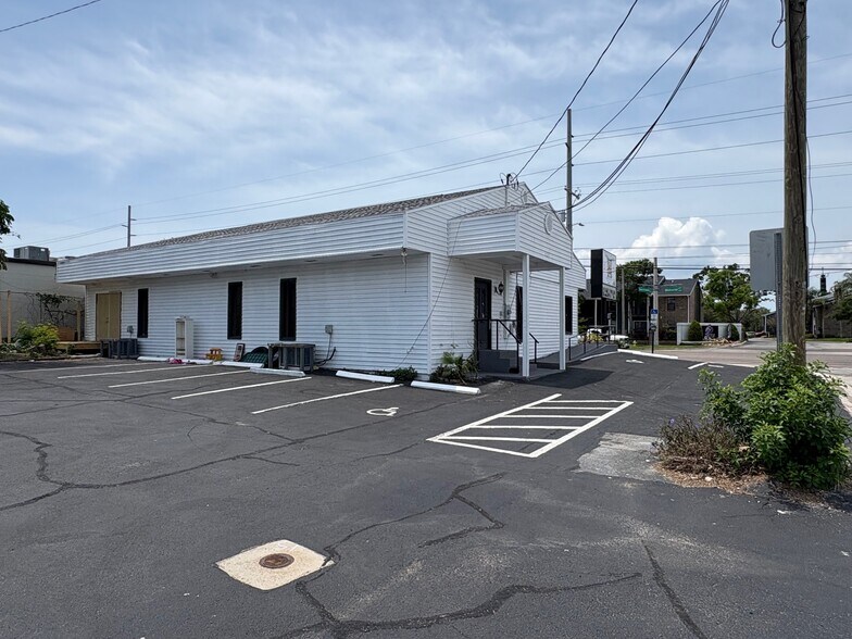 More Photos Of 5897 Memorial Hwy, Tampa Storefront Retail Office For Lease