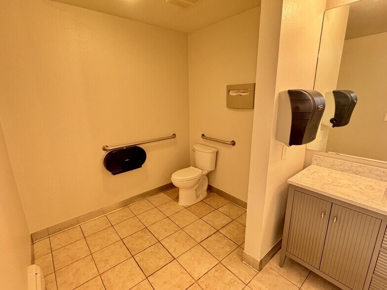 More Photos Of 4411 E Kentucky Ave, Glendale Medical For Sale
