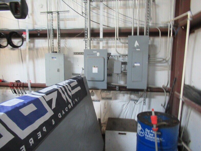 More Photos Of 26455 Hanna Rd, Conroe Warehouse For Lease