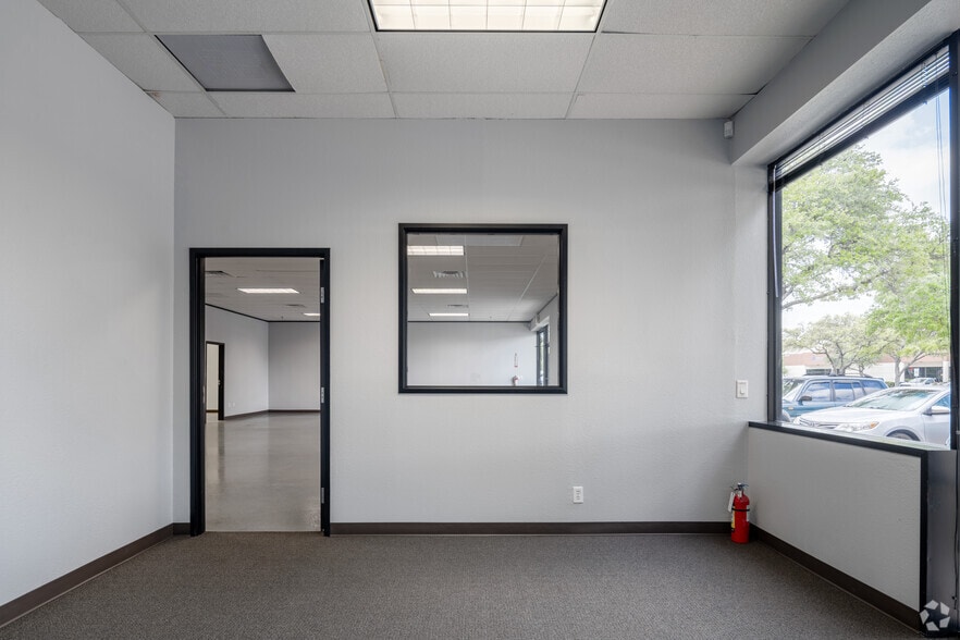 More Photos Of 2600 McHale Ct, Austin Unknown For Lease