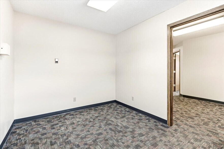 More Photos Of 1910 7th St S, Wisconsin Rapids Office For Sale