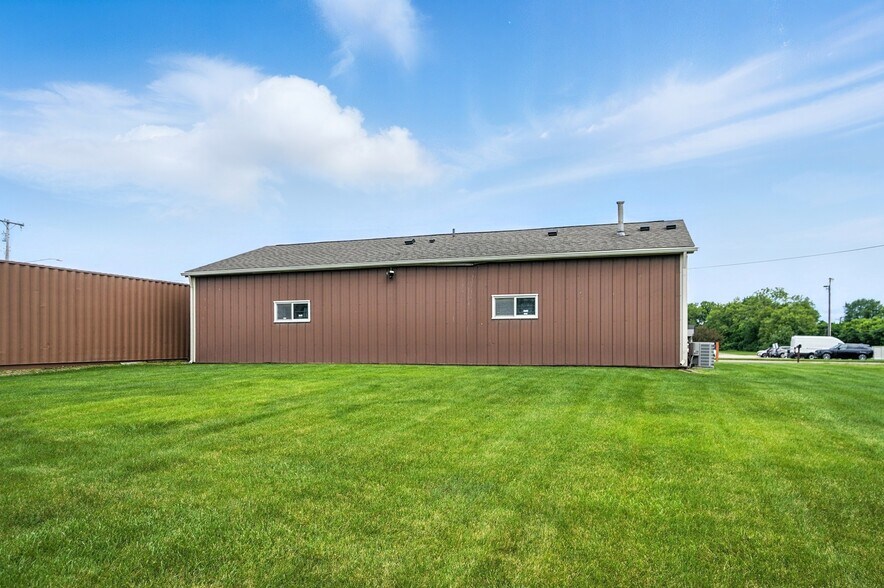 More Photos Of 103 Quinter Farm Rd, Englewood Freestanding For Sale
