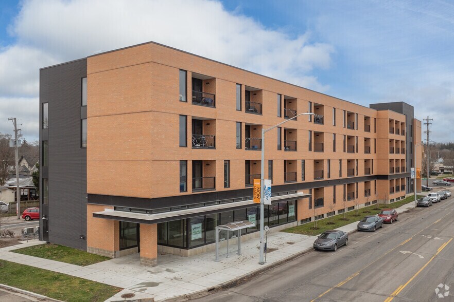 More Photos Of 900 Leonard St NW, Grand Rapids Apartments For Lease
