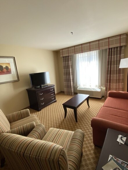 More Photos Of 4674 Ontario Mills Pkwy, Ontario Hotel For Sale