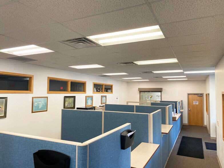 More Photos Of 2325 Sybrant Rd, Traverse City Warehouse For Lease