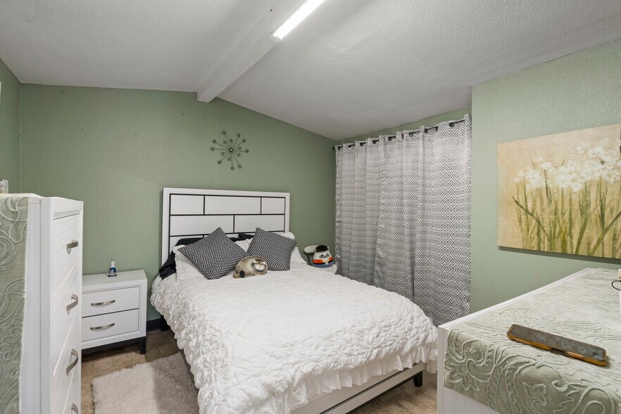 More Photos Of 899 W San Carlos St, San Jose General Retail For Sale