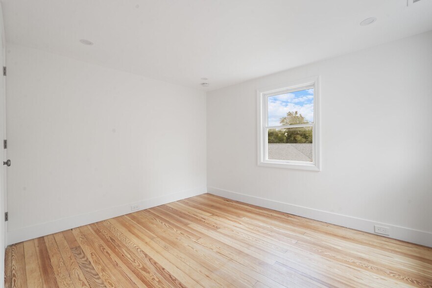 More Photos Of 1228 Roanoke Ave, Riverhead Medical For Sale